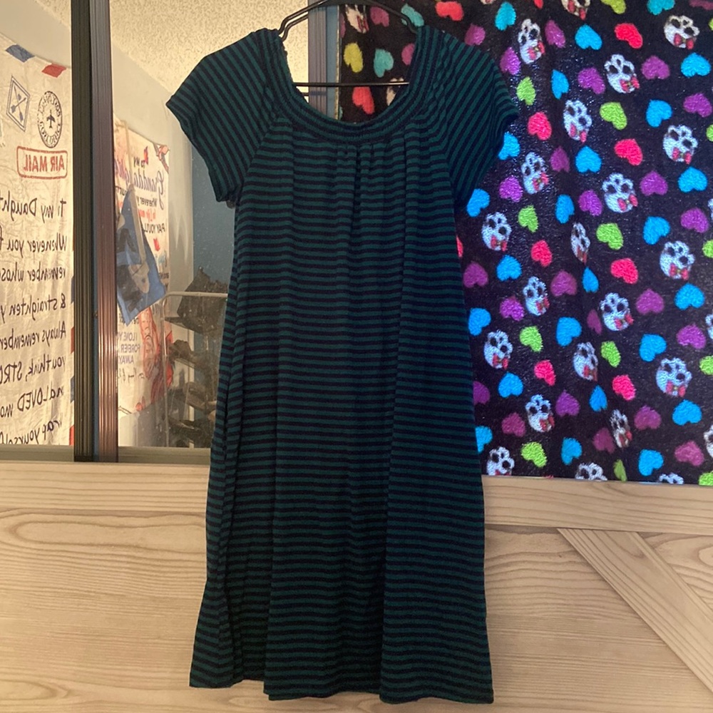Mid-length. Green/Black Dress. Size Small
